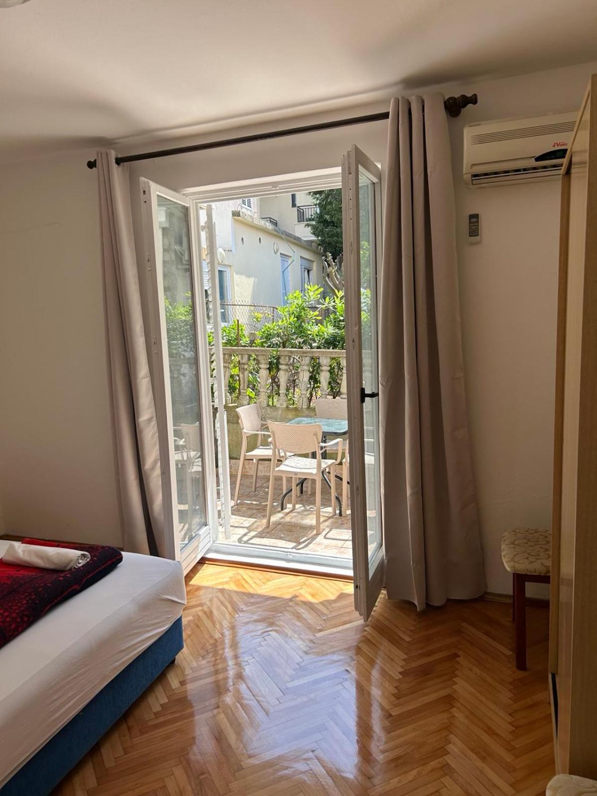 Apartments And Room Mv Petrovac المظهر الخارجي الصورة